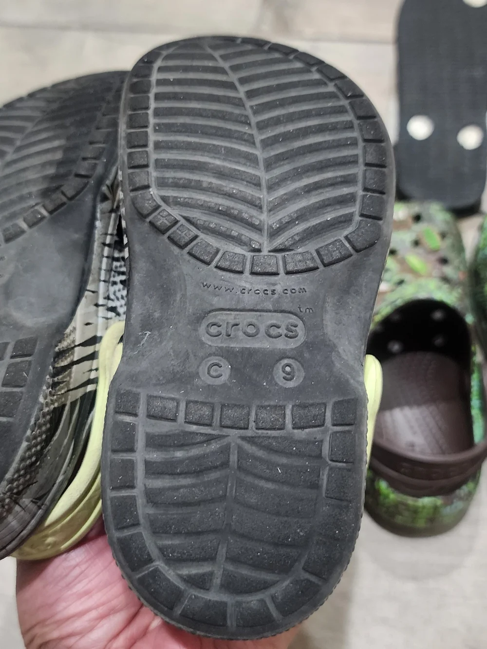 Crocs And Havaianas Lot